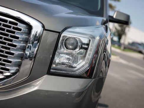 Used 2017 GMC Yukon XL Denali w/ Open Road Package AWD/4WD image 17
