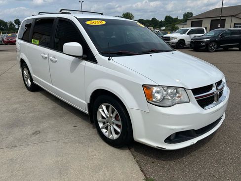 Used 2018 Dodge Grand Caravan SXT FWD image 3