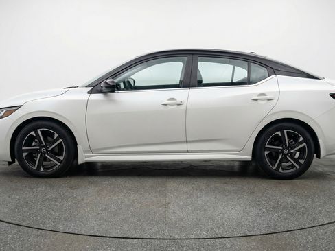 Used 2025 Nissan Sentra SV FWD image 5