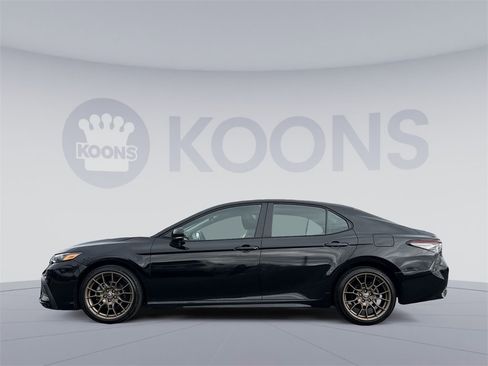 Used 2023 Toyota Camry SE image 2