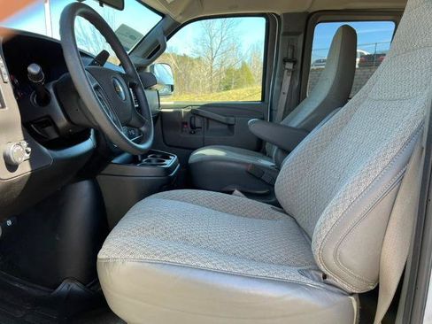 Used 2025 Chevrolet Express 3500 LT w/ LT Preferred Equipment Group RWD image 3