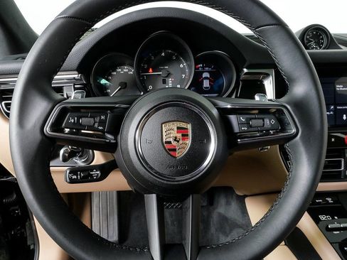 Certified 2025 Porsche Macan image 9