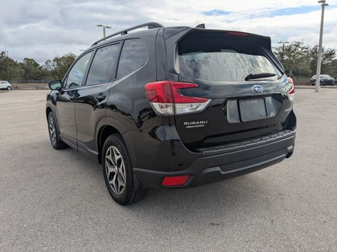 Used 2021 Subaru Forester Premium image 7