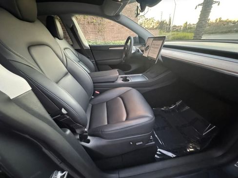Used 2024 Tesla Model Y Long Range RWD image 13