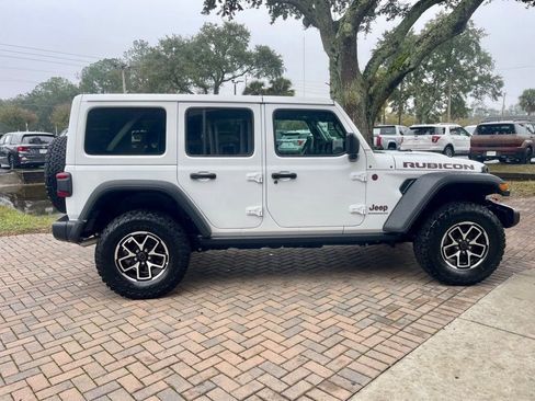 Used 2025 Jeep Wrangler Unlimited Rubicon w/ Convenience Group AWD/4WD image 7