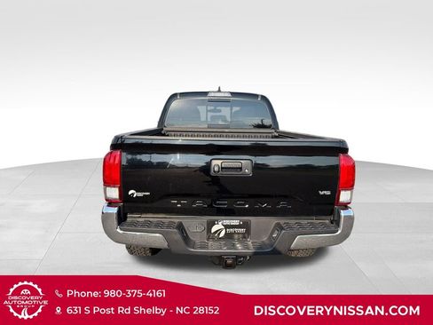 Used 2017 Toyota Tacoma TRD Off-Road w/ Tow Package AWD/4WD image 7