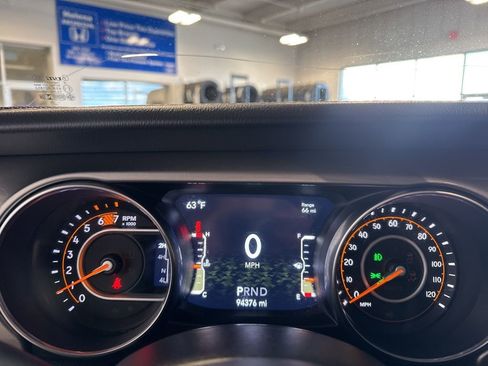 Used 2021 Jeep Wrangler Unlimited Sahara w/ Uconnect 4C Nav & Sound Group AWD/4WD image 12
