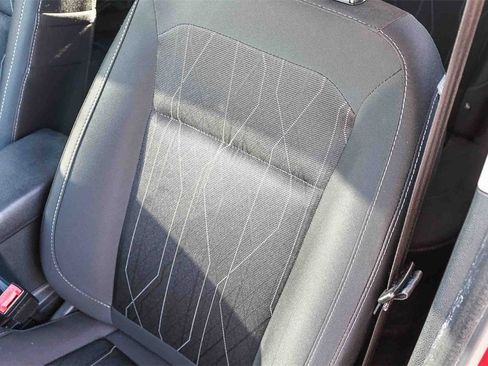 Used 2021 Ford EcoSport SE w/ SE Convenience Package image 30