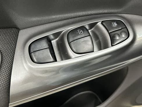 Used 2015 Nissan Juke SL FWD image 20