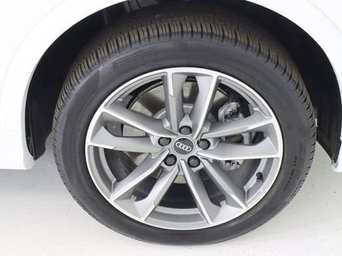 Certified 2025 Audi Q3 2.0T Premium w/ Convenience Package image 9