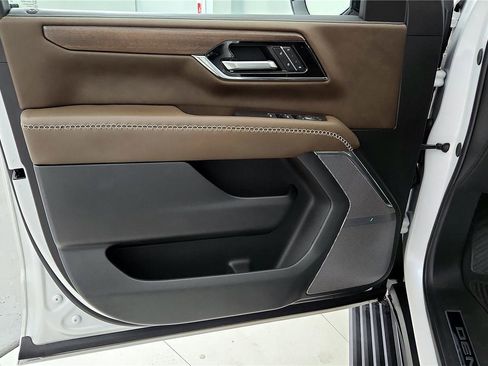 Used 2025 GMC Yukon Denali Ultimate image 21