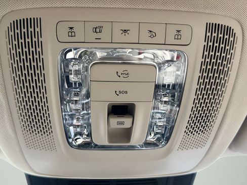 Used 2024 Mercedes-Benz GLS 450 4MATIC image 33