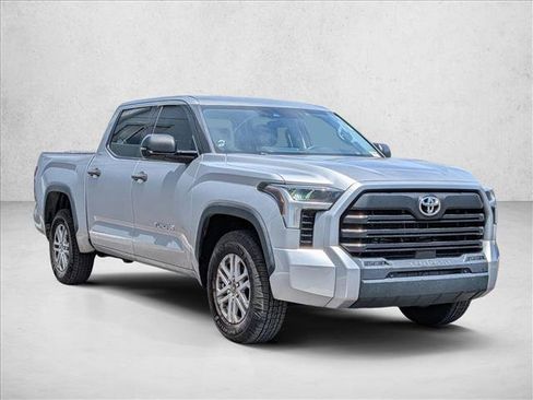 Used 2022 Toyota Tundra SR5 w/ Convenience Package image 3