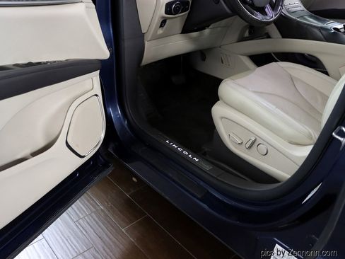 Used 2017 Lincoln MKX Reserve w/ Lincoln MKX Climate Package image 26