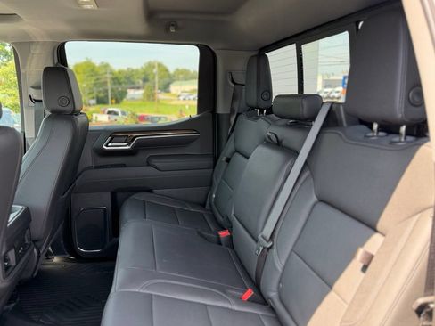 Used 2026 Chevrolet Silverado 1500 LT Trail Boss w/ LT Trail Boss Premium Package AWD/4WD image 5