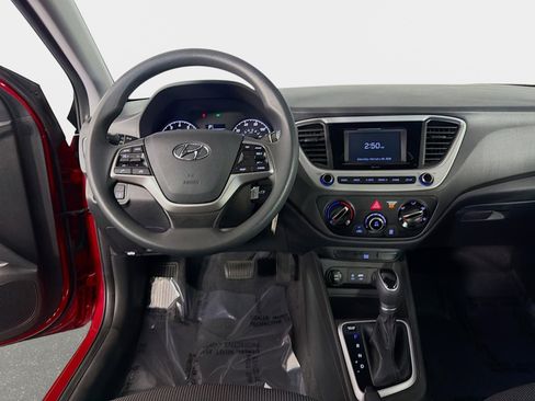 Certified 2022 Hyundai Accent SE image 21