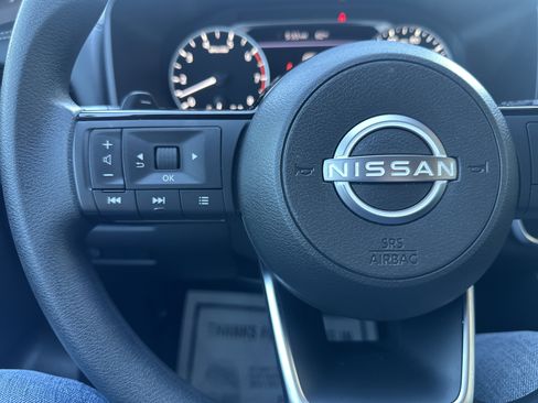 Used 2023 Nissan Rogue SV image 17