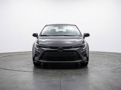 Used 2025 Toyota Corolla LE image 2