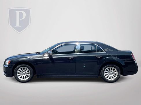 Used 2013 Chrysler 300 w/ Driver Convenience Group RWD image 5