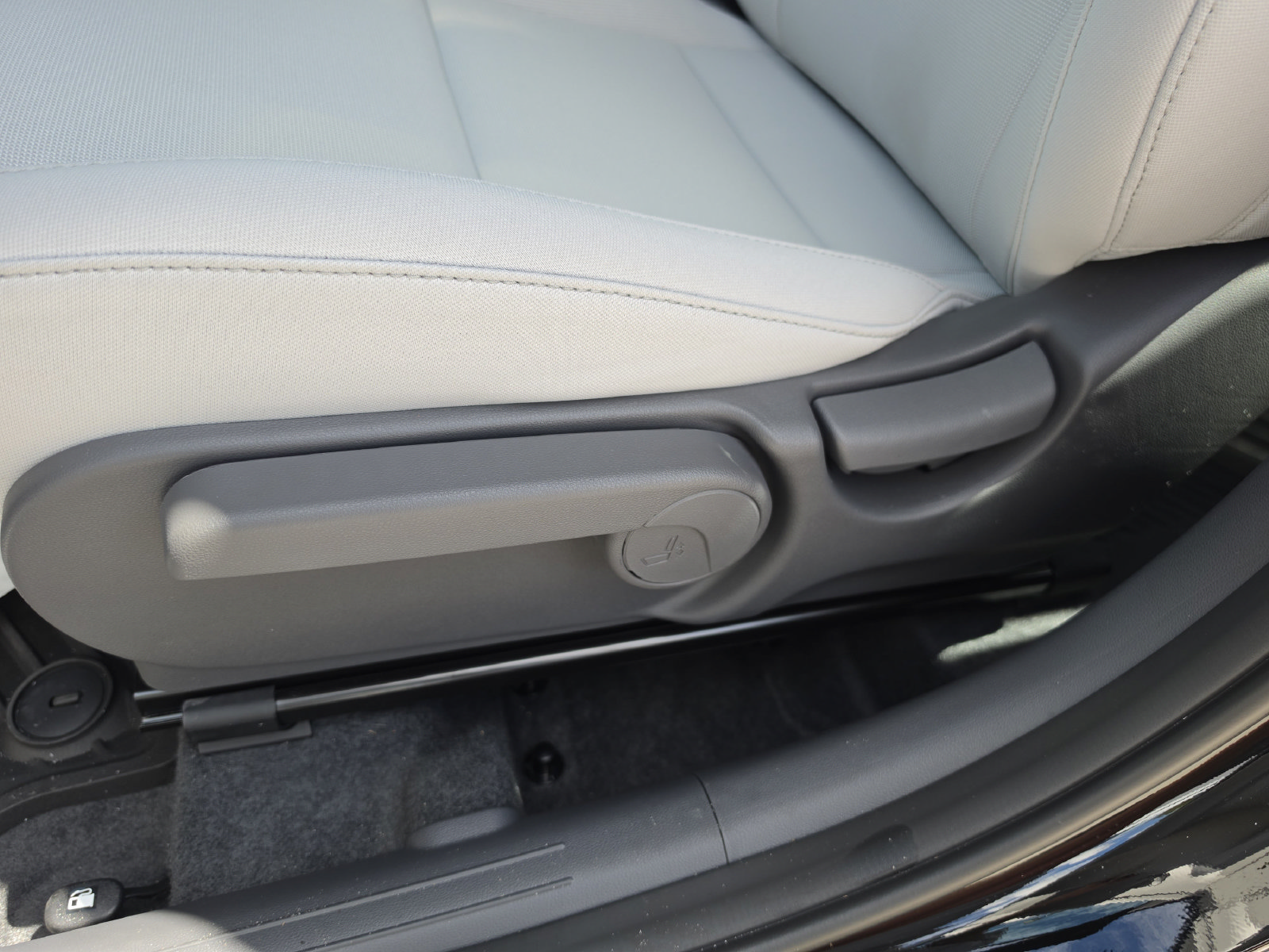 New 2027 Hyundai Kona SE FWD image 24
