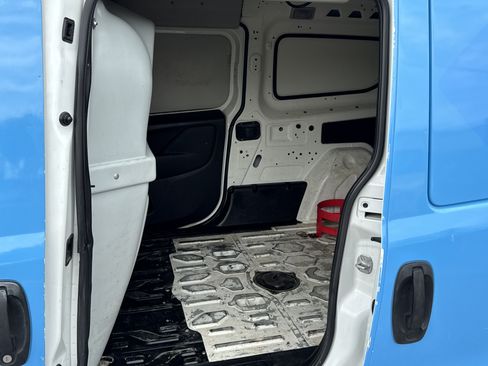 Used 2018 RAM ProMaster City Tradesman SLT FWD image 16