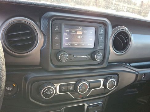 Certified 2021 Jeep Gladiator Sport AWD/4WD image 23