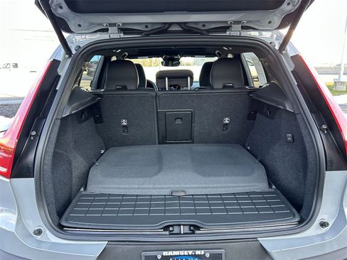 Certified 2024 Volvo XC40 B5 Plus image 27