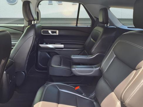 Used 2023 Ford Explorer XLT w/ Equipment Group 202A image 11