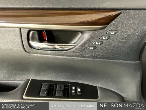 Used 2016 Lexus ES 350 w/ Luxury Package w/Wood Trim FWD image 19