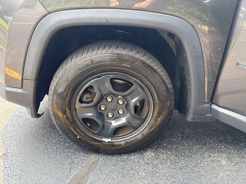 Used 2019 Jeep Compass Sport FWD image 11