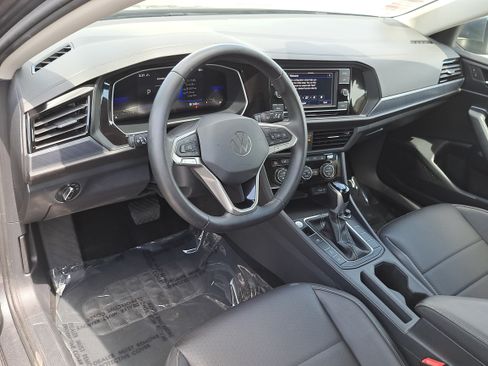Used 2024 Volkswagen Jetta SE FWD image 16