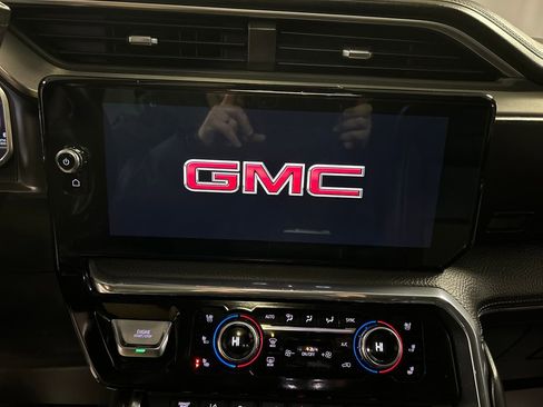Used 2024 GMC Sierra 3500 Denali w/ Technology Package image 17
