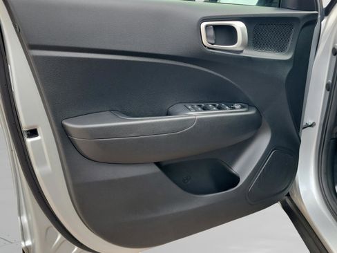 Certified 2023 Hyundai Venue SE image 16