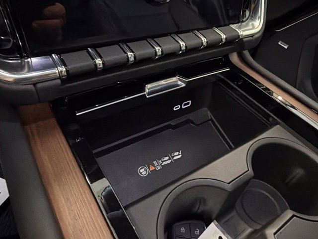Used 2025 GMC Yukon Denali w/ Sun & Power Step Package AWD/4WD image 34
