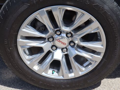 Used 2019 GMC Sierra 1500 Denali w/ Technology Package AWD/4WD image 17