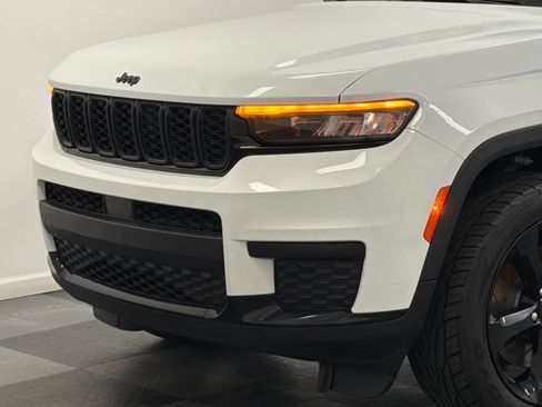 Used 2021 Jeep Grand Cherokee L Laredo AWD/4WD image 2