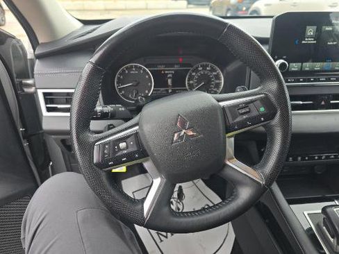 Used 2024 Mitsubishi Outlander SE Black Edition image 17