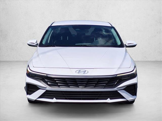 Used 2024 Hyundai Elantra SEL FWD image 2