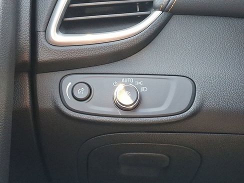 Certified 2022 Chevrolet Trax LT w/ LT Convenience Package image 23