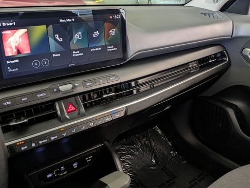 Used 2025 Kia K4 LXS image 15