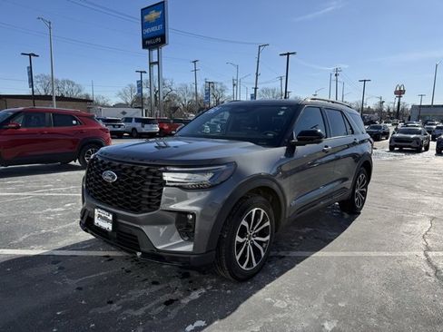 Used 2025 Ford Explorer ST-Line image 1