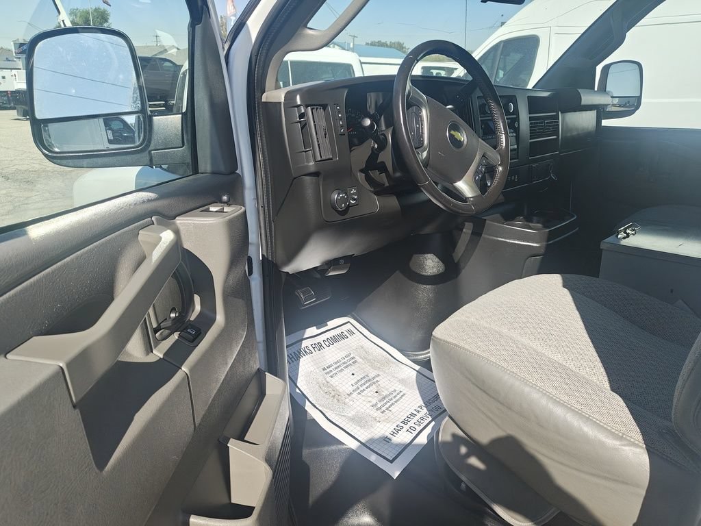Used 2017 Chevrolet Express 2500 RWD image 7