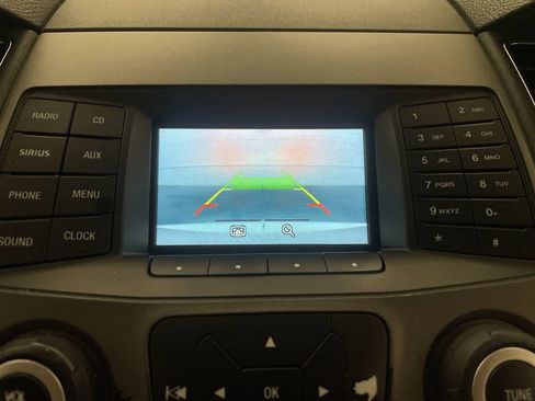 Used 2018 Ford Taurus SEL FWD image 8