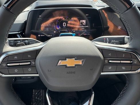 New 2026 Chevrolet Suburban Premier AWD/4WD image 23