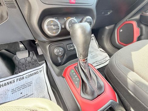 Used 2016 Jeep Renegade Trailhawk AWD/4WD image 17