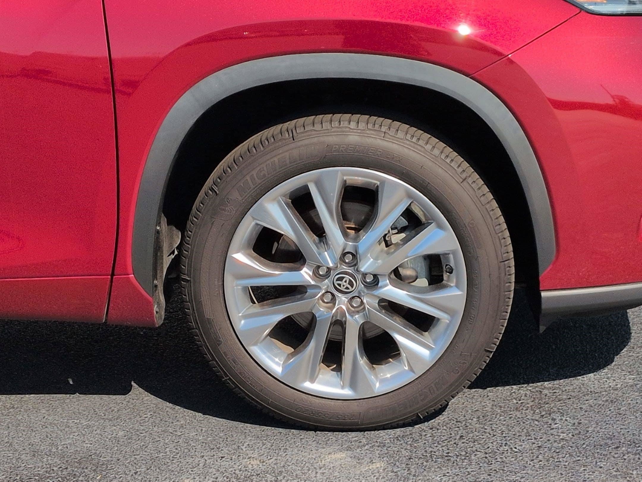 Used 2023 Toyota Highlander Limited FWD image 10