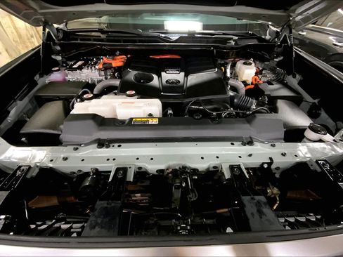 Used 2024 Toyota Tundra Limited image 31