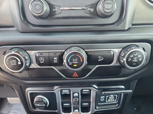 Used 2020 Jeep Wrangler Unlimited Sport S image 34