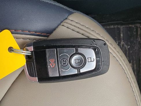 Used 2025 Ford Maverick Lariat AWD/4WD image 14