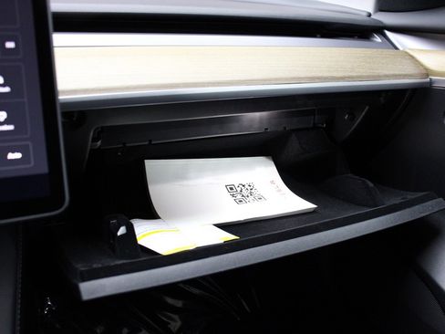 Used 2023 Tesla Model 3 Standard Range image 29